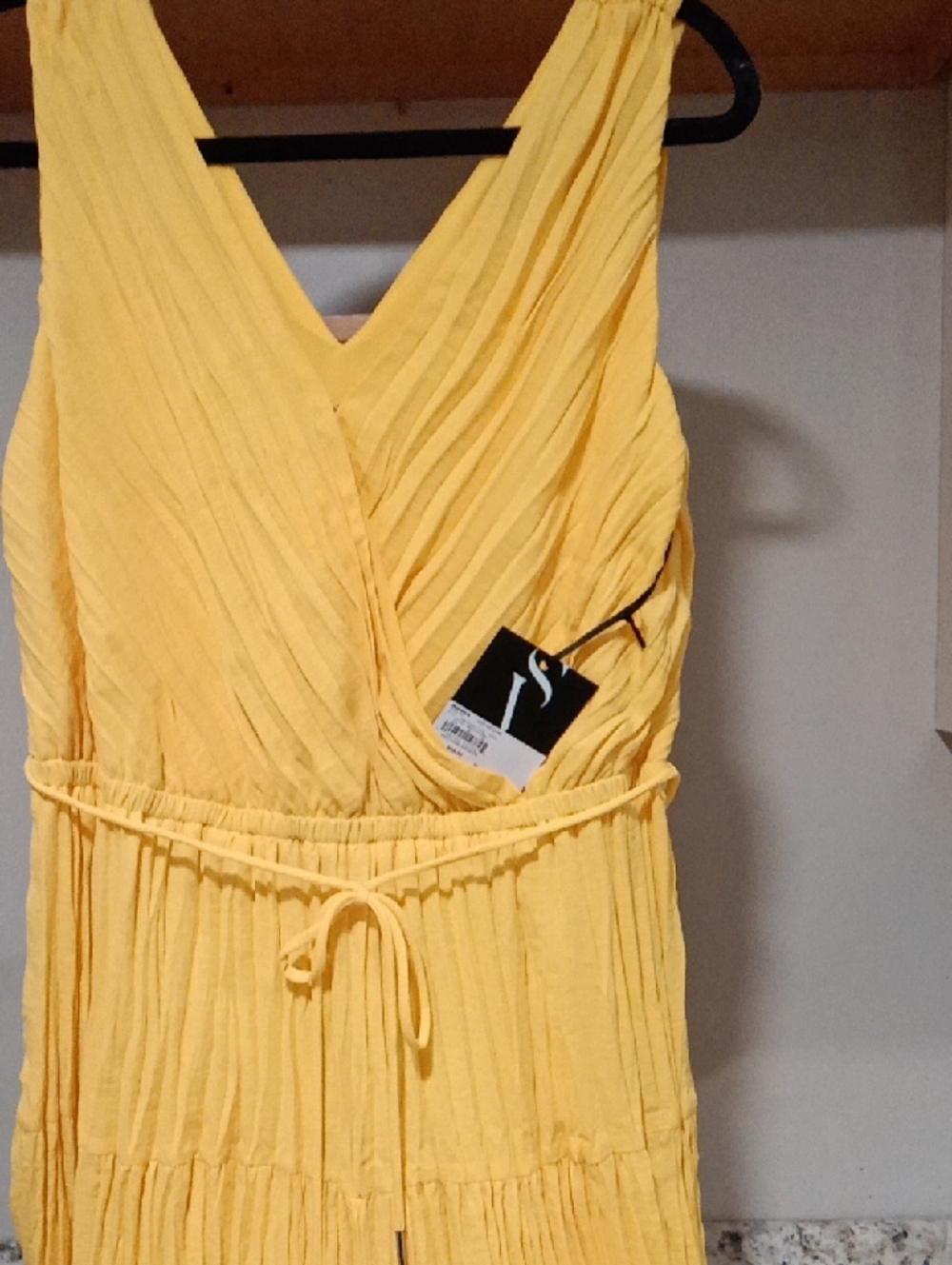 Simply Vera Vera Wang Yellow Pleated V-Neck Summer Dress with Waist Tie